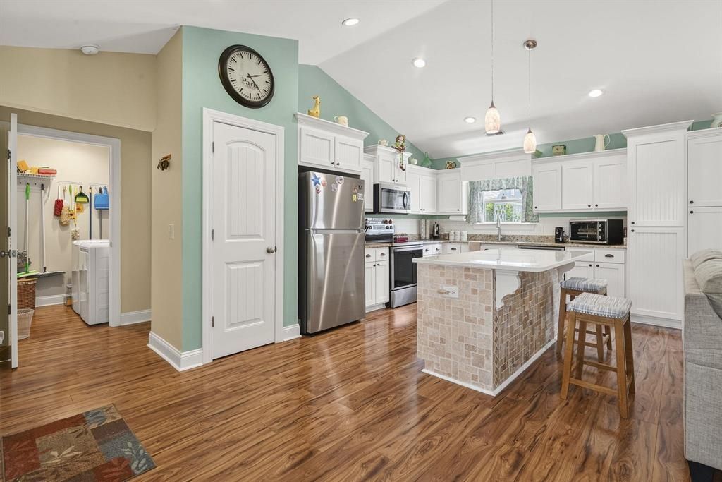 148 Penn Circle  Photo 9