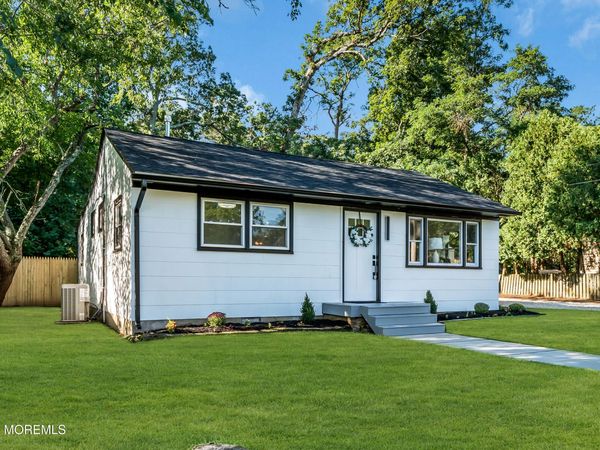 18 Anchorage Boulevard, Bayville, NJ 08721