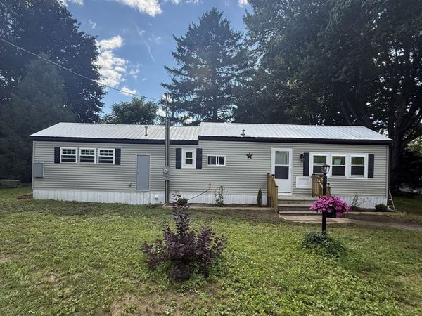 9 Willow, Brimfield, MA 01010