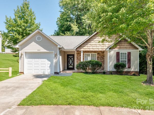 7917 Pebbleridge Drive , Charlotte, NC 28212