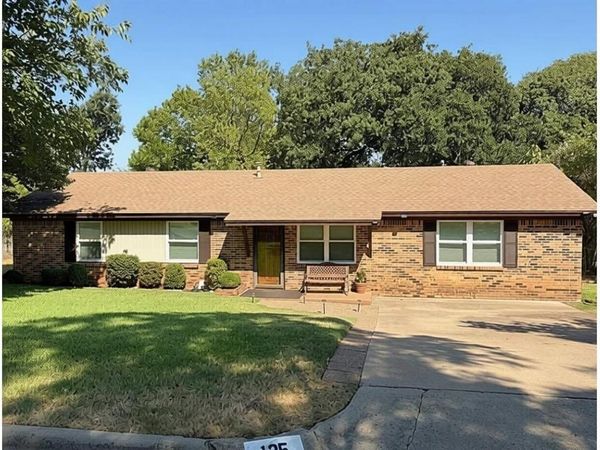 125 Glenhaven Drive , Azle, TX 76020