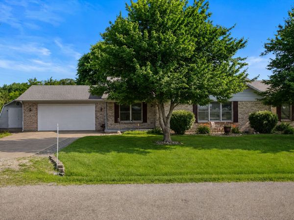 608 E Oaks Road , Urbana, IL 61802