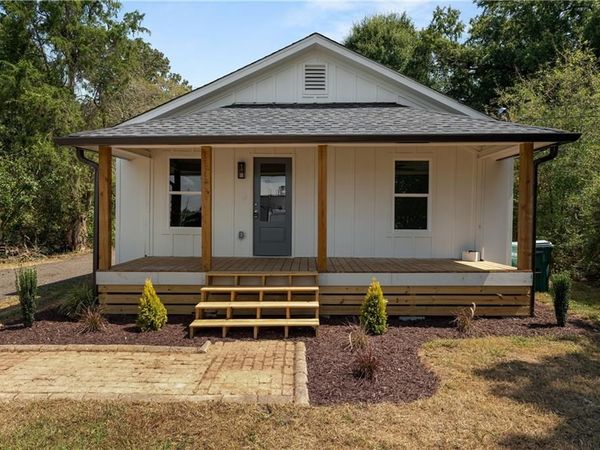 130 N Cass Street , Adairsville, GA 30103