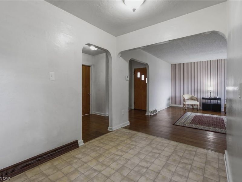 782 Saxon Avenue, Akron, OH 44314 Photo 10