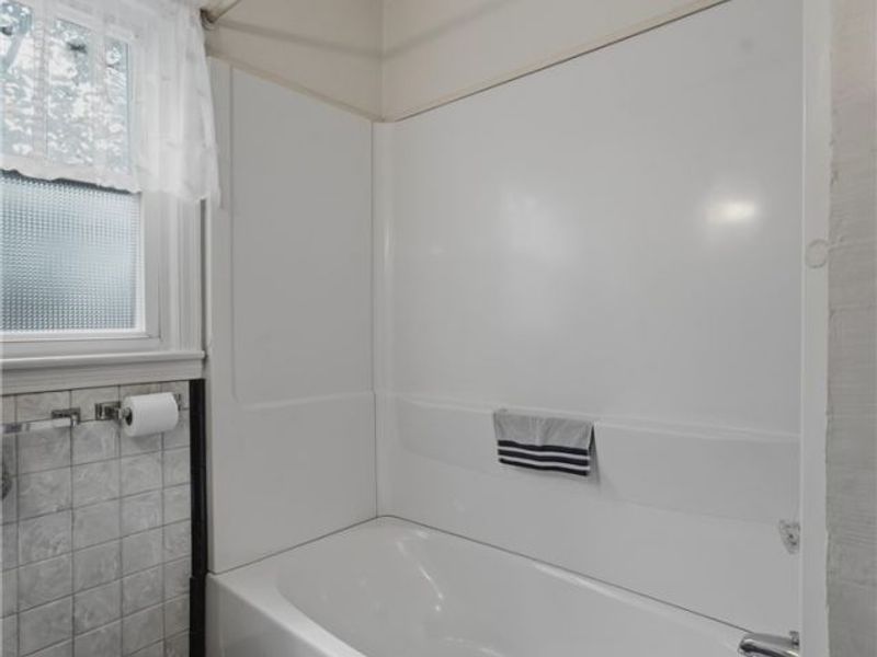782 Saxon Avenue, Akron, OH 44314 Photo 16