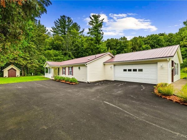 121 COUNTRY RD , Utica, NY 13502