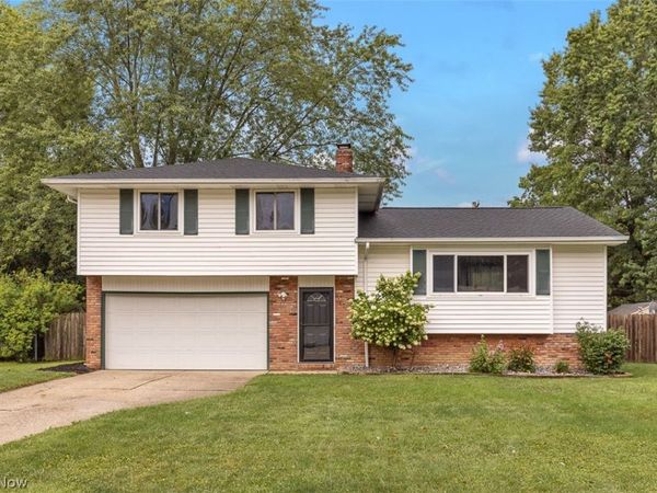 8902 Lincolnshire Boulevard , Strongsville, OH 44149