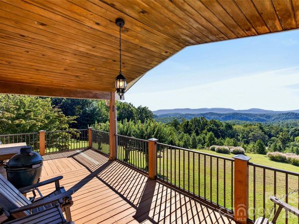 93 Orchard Hill, Saluda, NC 28773