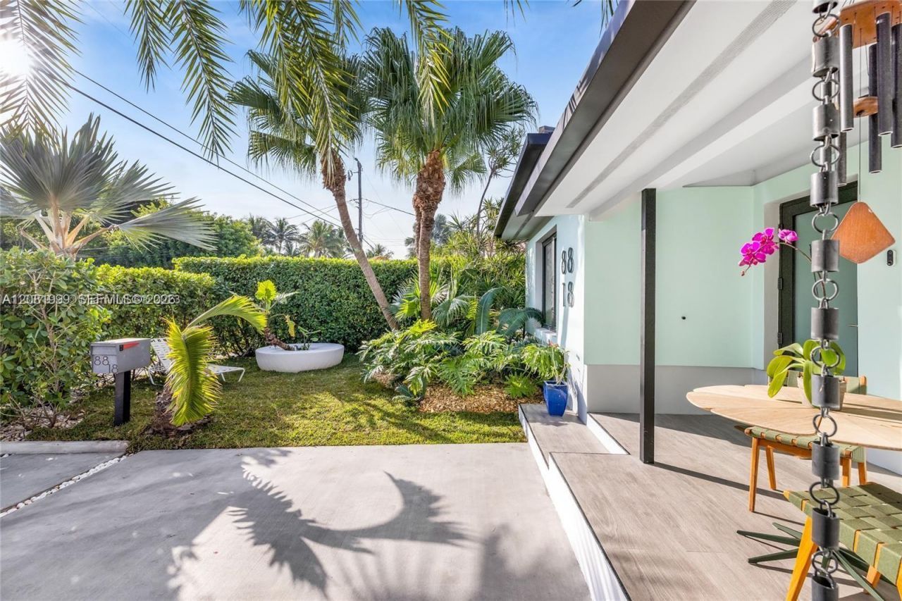 8818 Carlyle Ave, Surfside, FL 33154 Photo