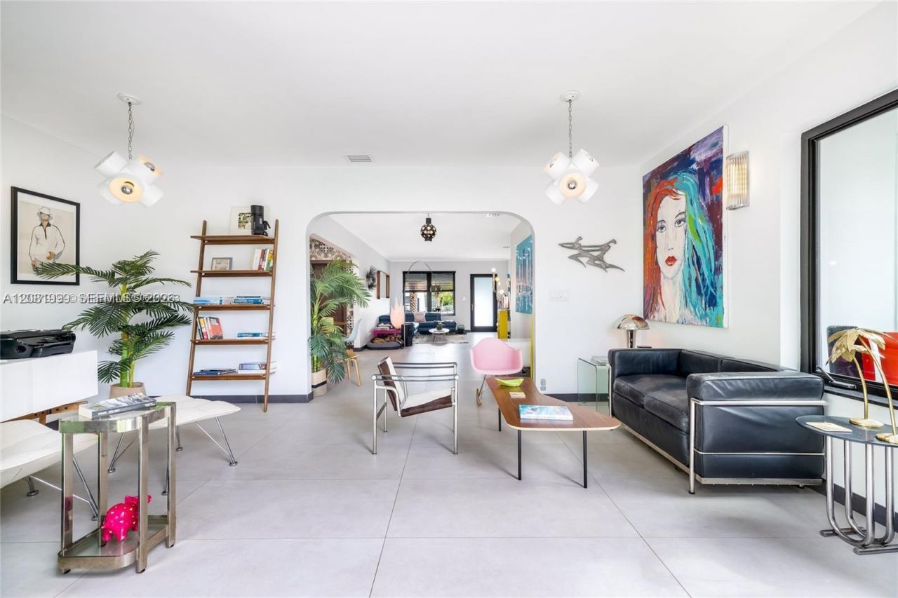 8818 Carlyle Ave , Surfside, FL 33154 Photo