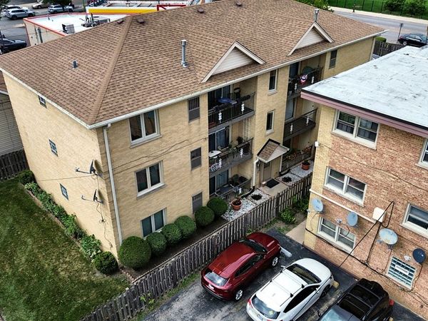 6743 W Irving Park Road , Unit 202, Chicago, IL 60634