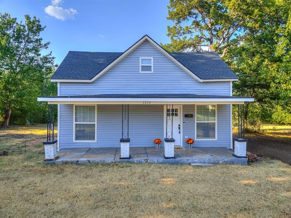 1214 E Harrison Avenue, Guthrie, OK 73044