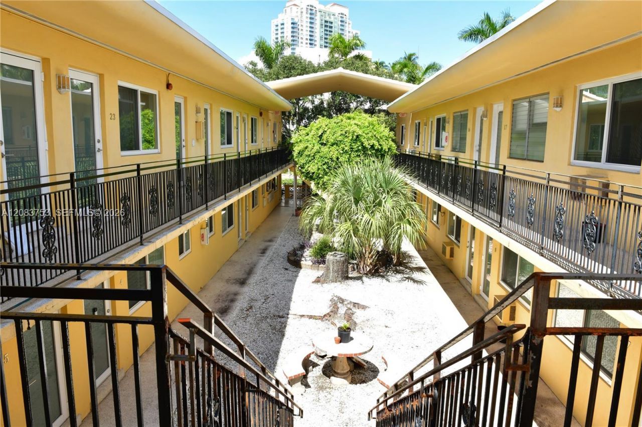65 Washington Ave, Unit 26, Miami Beach, FL 33139 Photo