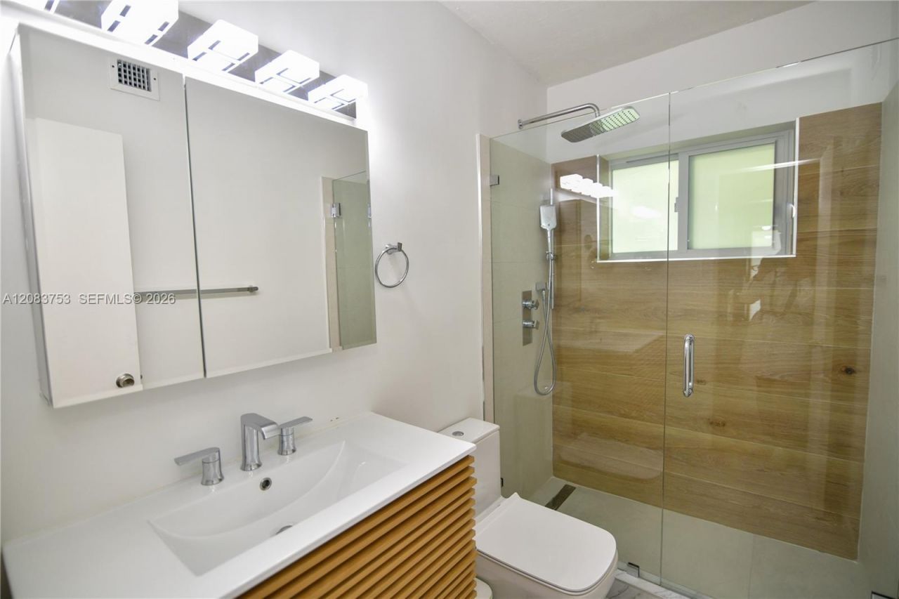 65 Washington Ave, Unit 26, Miami Beach, FL 33139 Photo