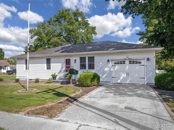 111 W Linden Street, Marine, IL 62061