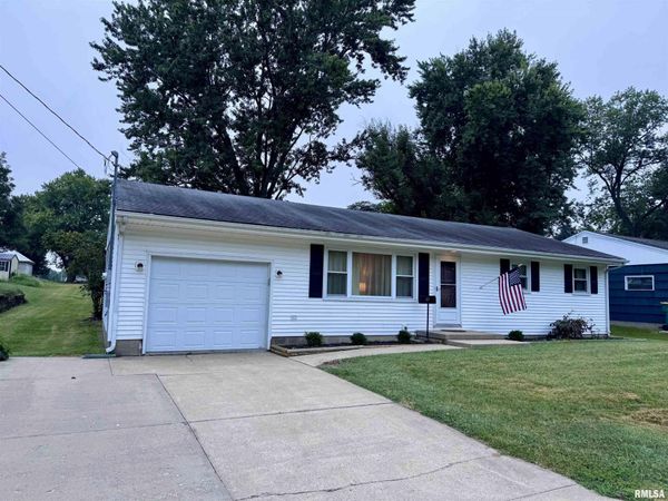 327 E Murray Street, Macomb, IL 61455
