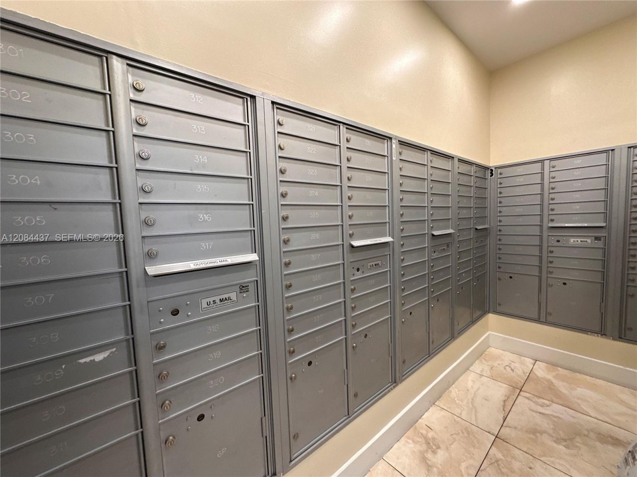 201 178th Dr, Unit 527, Sunny Isles Beach, FL 33160 Photo