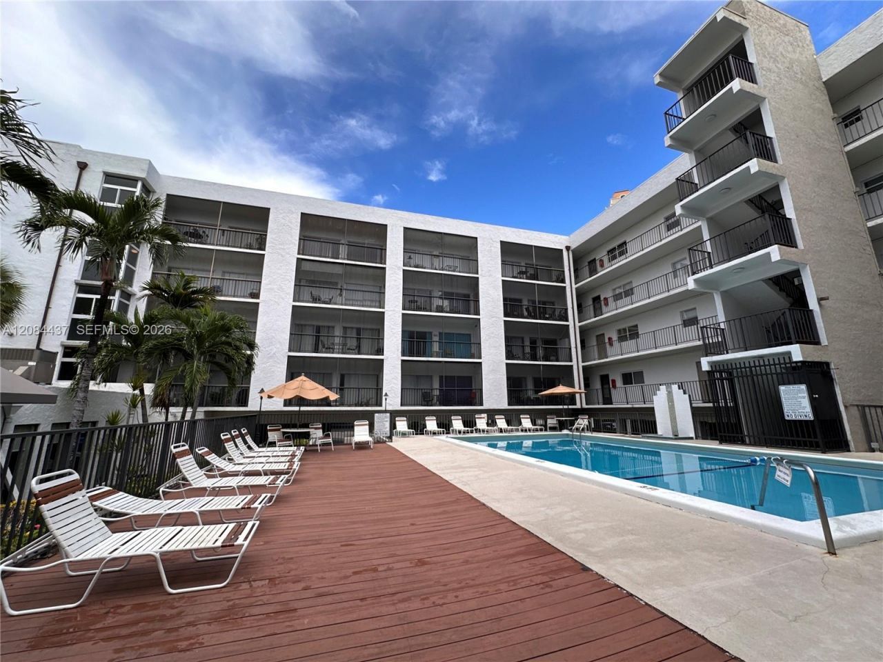 201 178th Dr, Unit 527, Sunny Isles Beach, FL 33160 Photo