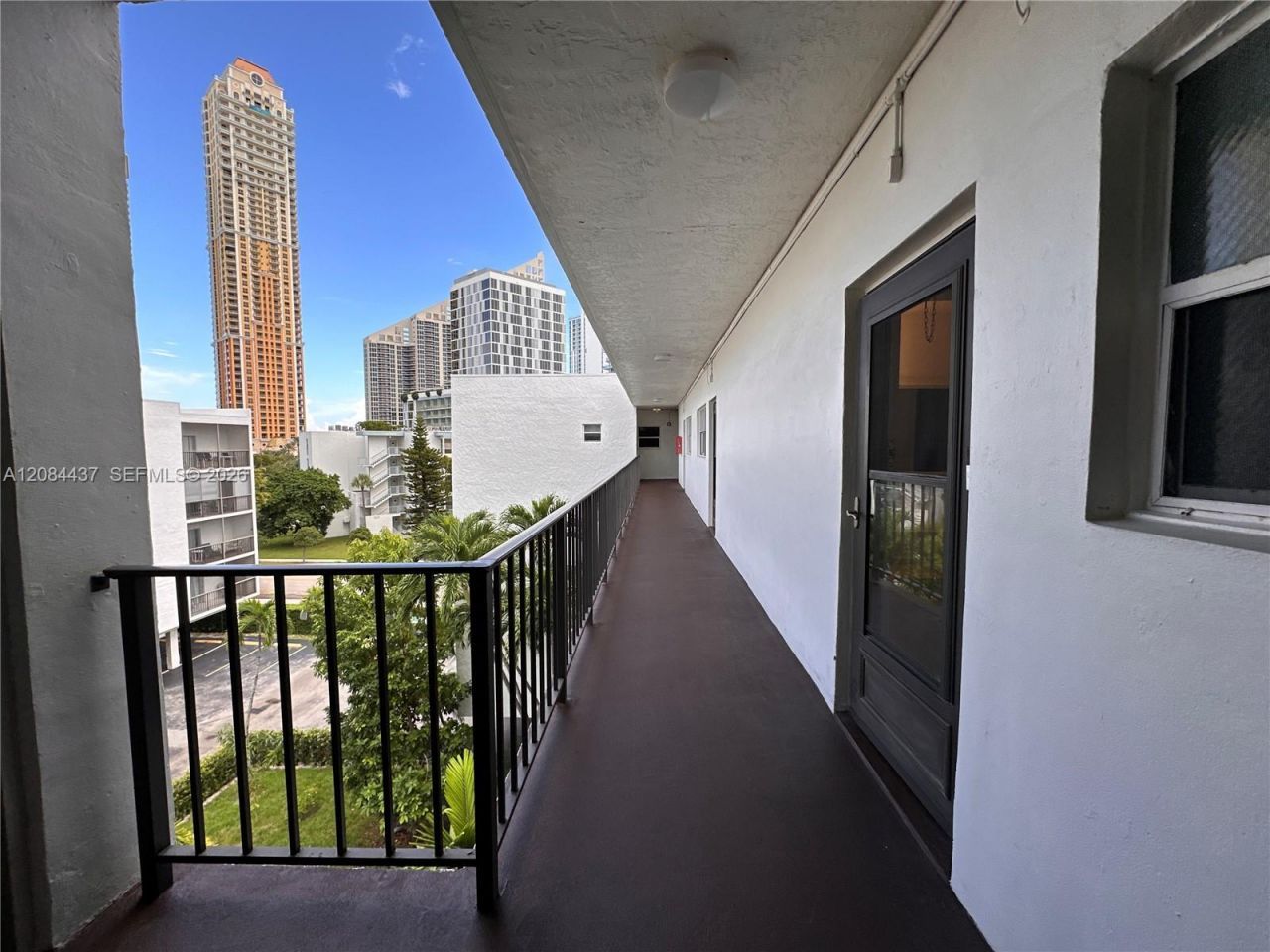 201 178th Dr, Unit 527, Sunny Isles Beach, FL 33160 Photo