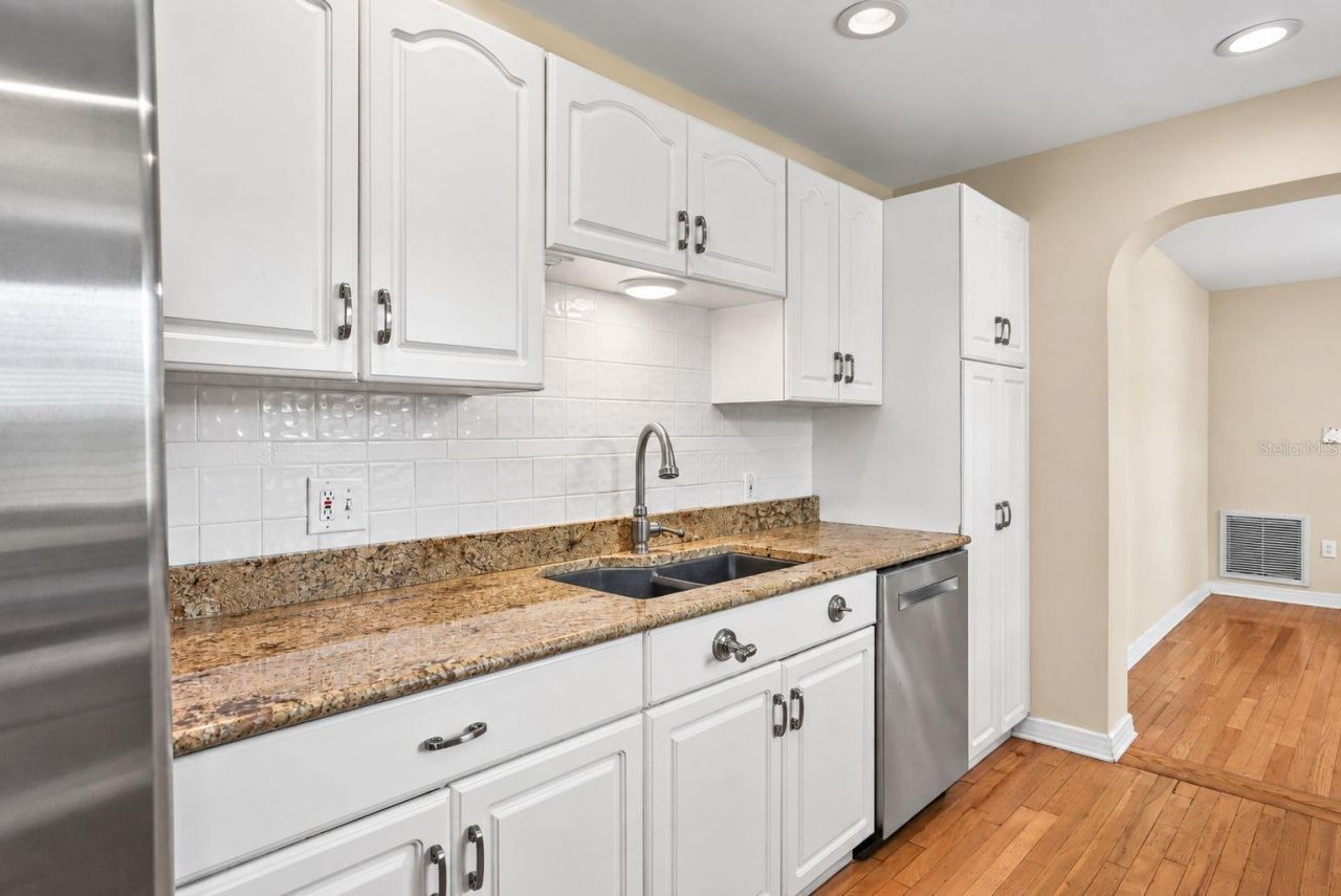 206 17th Avenue Ne, Saint Petersburg, FL 33704 Photo