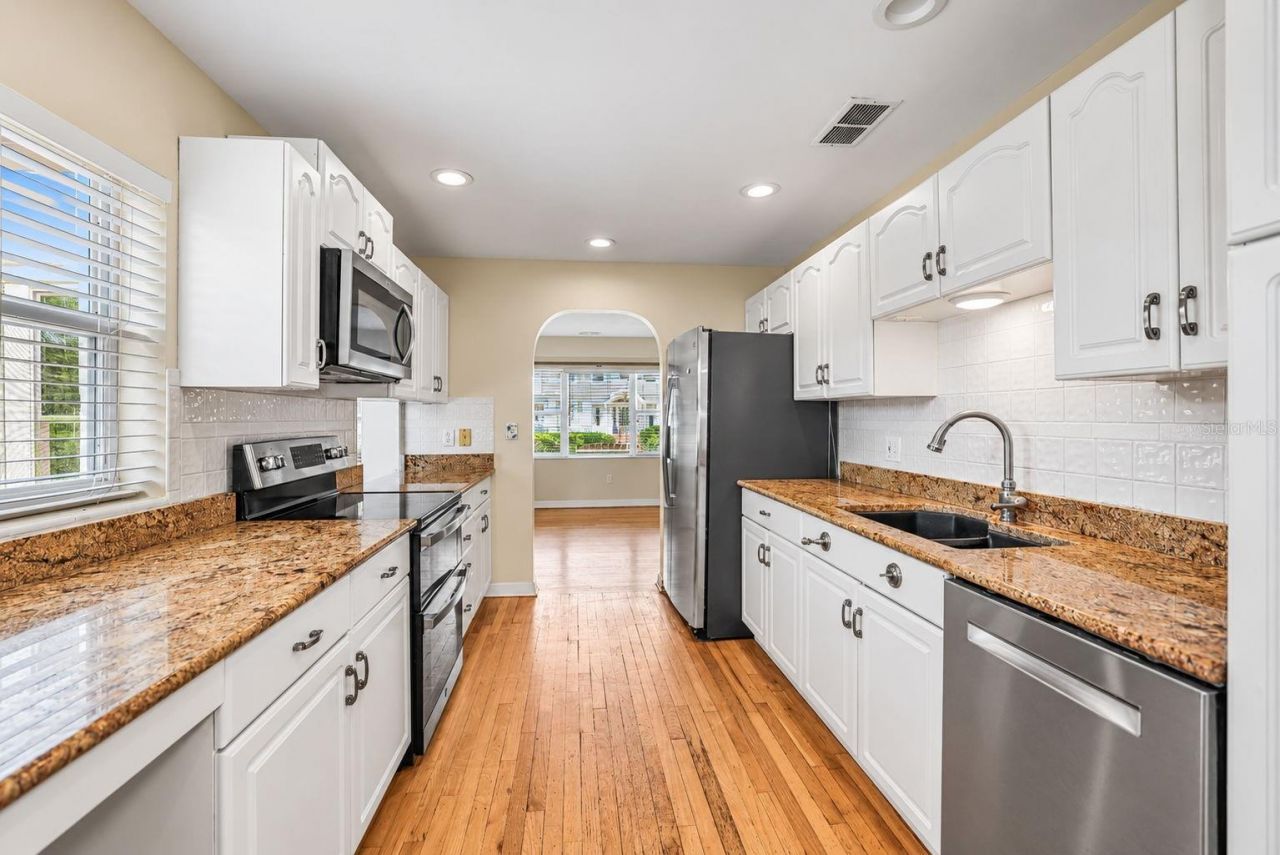 206 17th Avenue Ne, Saint Petersburg, FL 33704 Photo