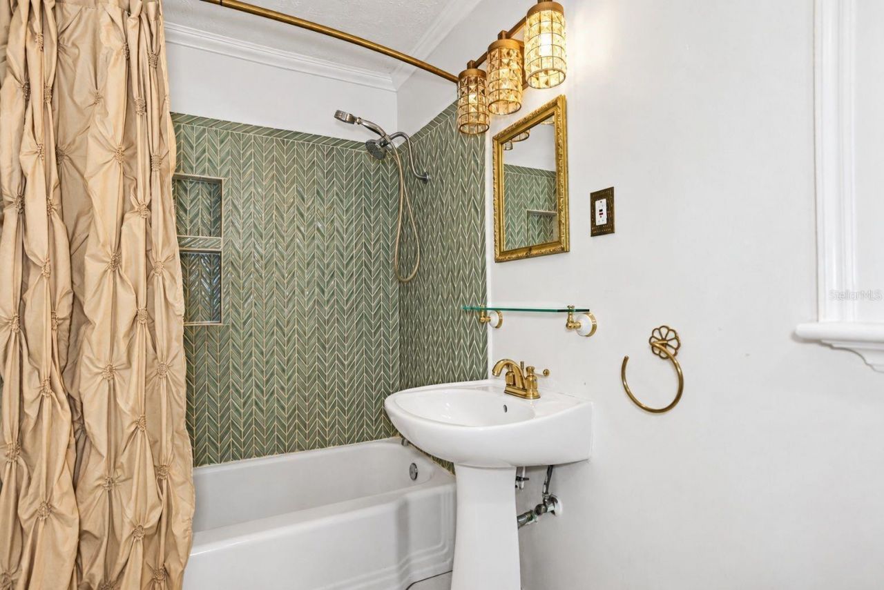 206 17th Avenue Ne, Saint Petersburg, FL 33704 Photo