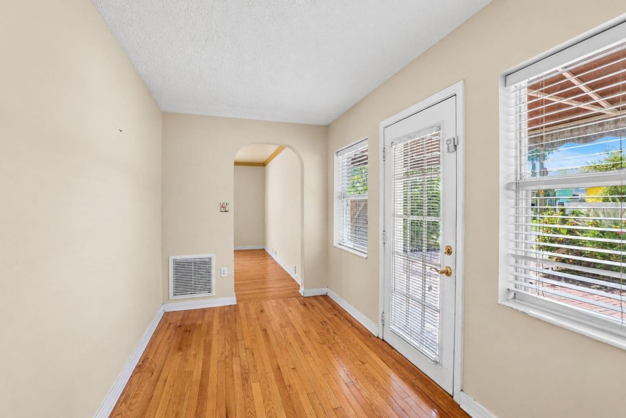 206 17th Avenue Ne, Saint Petersburg, FL 33704 Photo