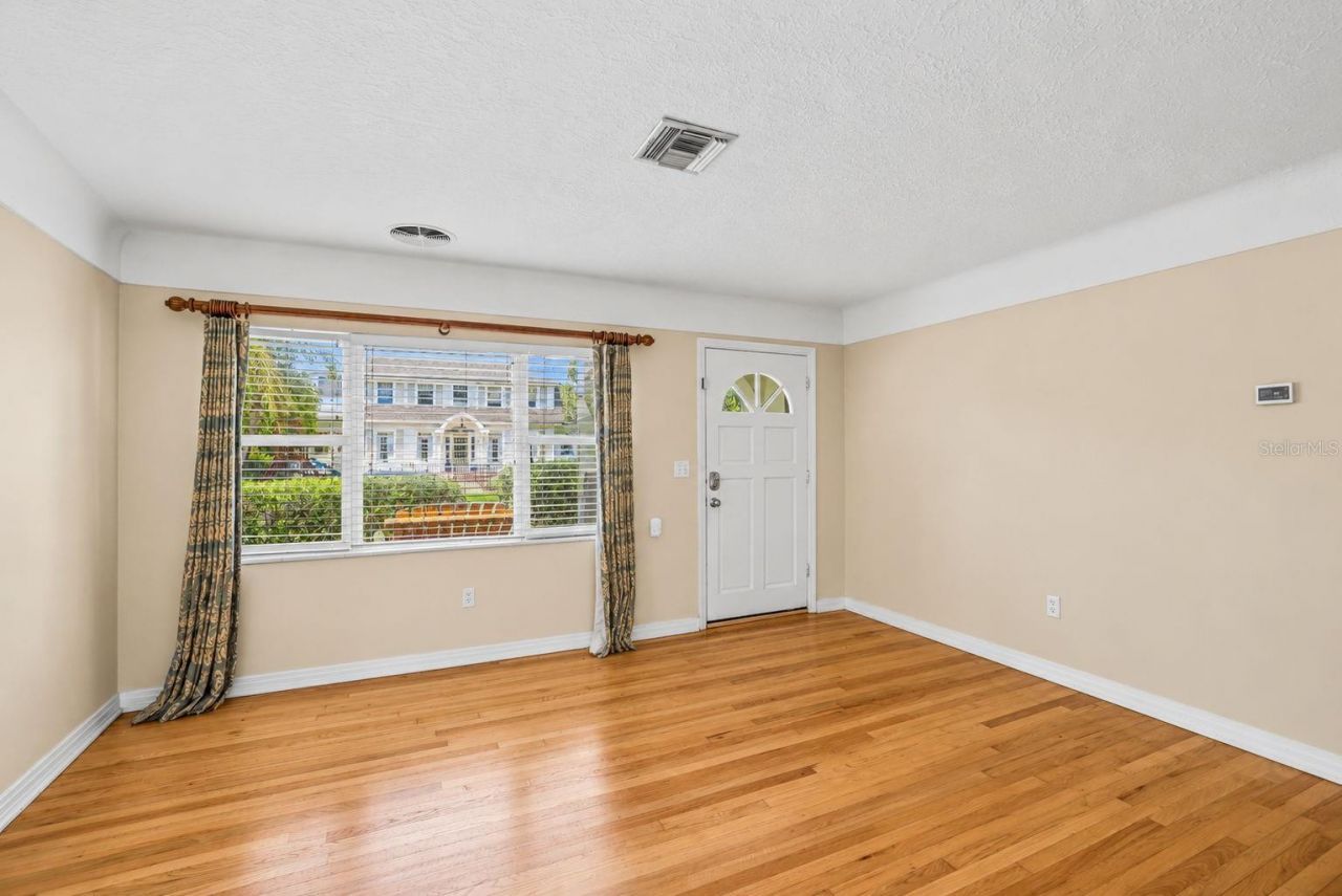 206 17th Avenue Ne, Saint Petersburg, FL 33704 Photo