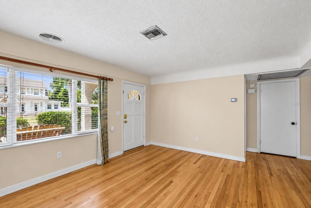 206 17th Avenue Ne, Saint Petersburg, FL 33704 Photo