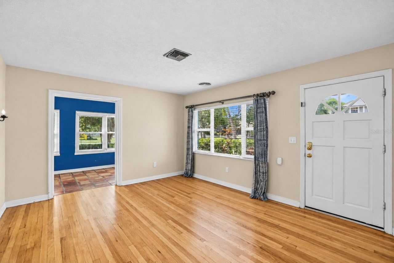 206 17th Avenue Ne, Saint Petersburg, FL 33704 Photo