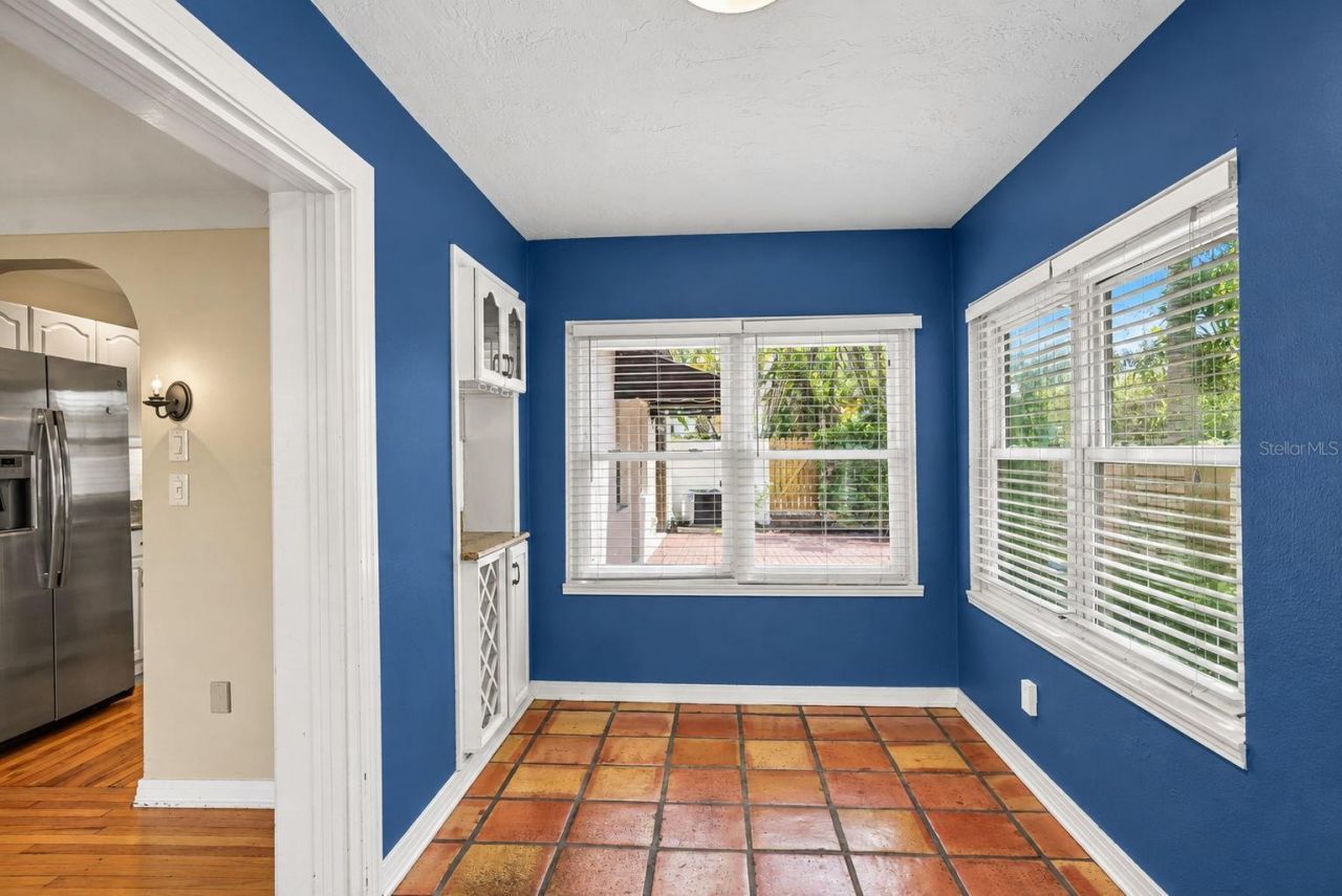 206 17th Avenue Ne, Saint Petersburg, FL 33704 Photo