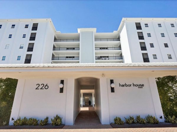 226 GOLDEN GATE POINT , Unit 44, SARASOTA, FL 34236
