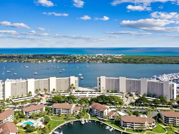 134 LAKESHORE Drive, Unit 814, North Palm Beach, FL 33408