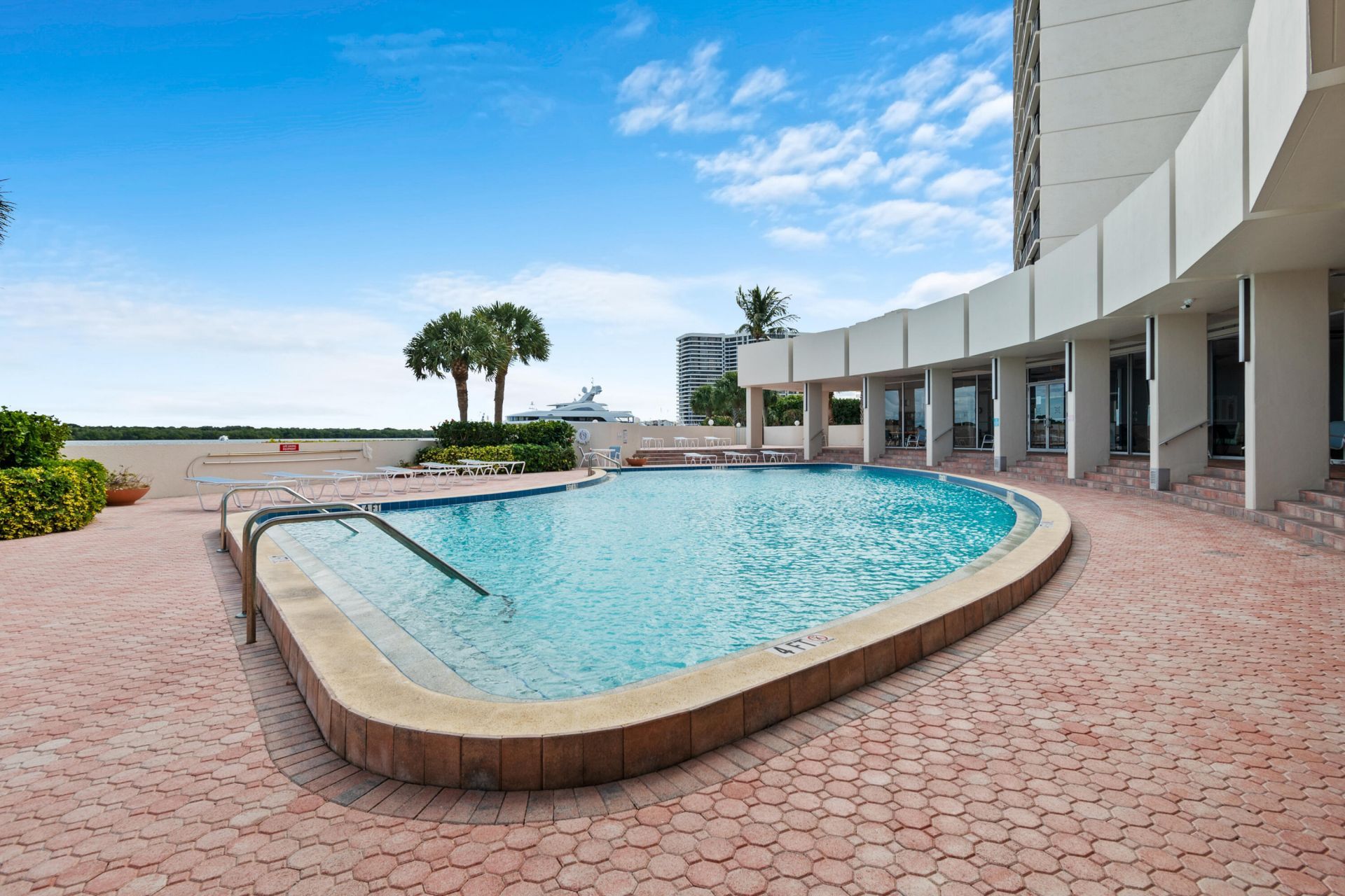134 Lakeshore Drive, Unit 814, North Palm Beach, FL 33408 Photo
