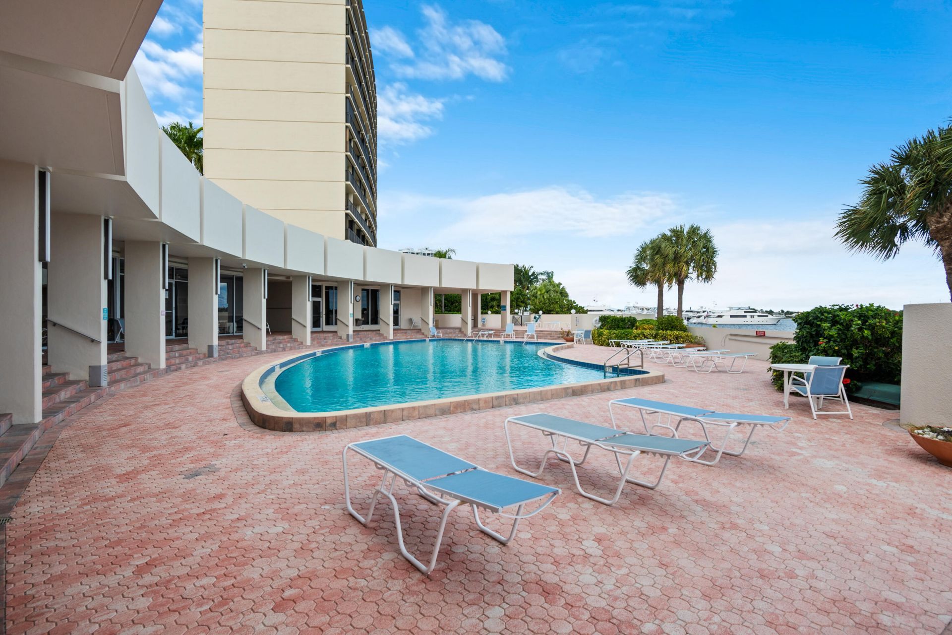 134 Lakeshore Drive, Unit 814, North Palm Beach, FL 33408 Photo