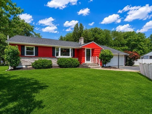 11 Sunset Dr, Easton, MA 02334
