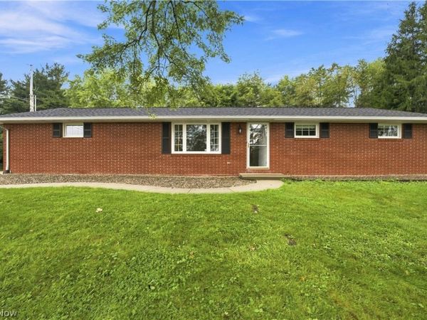 1715 Hillcrest Drive NW, Dover, OH 44622
