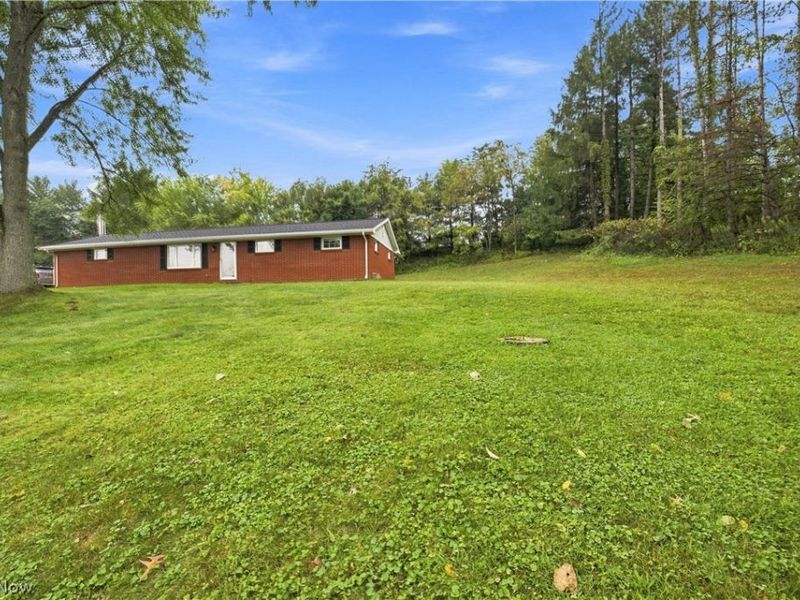 1715 Hillcrest Drive NW, Dover, OH 44622 Photo 2