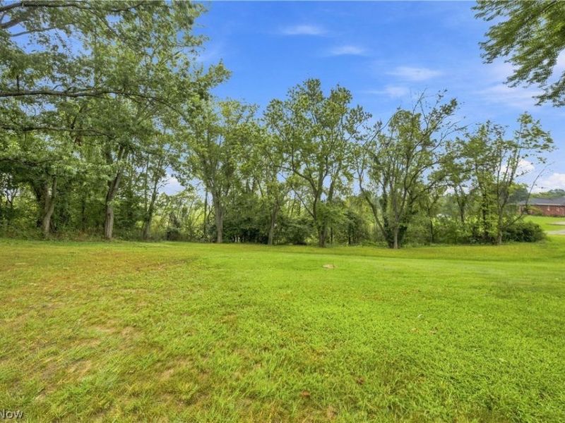 1715 Hillcrest Drive NW, Dover, OH 44622 Photo 3
