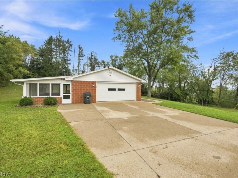 1715 Hillcrest Drive NW, Dover, OH 44622 Photo 4