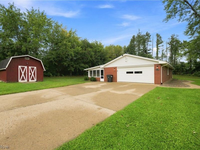 1715 Hillcrest Drive NW, Dover, OH 44622 Photo 5
