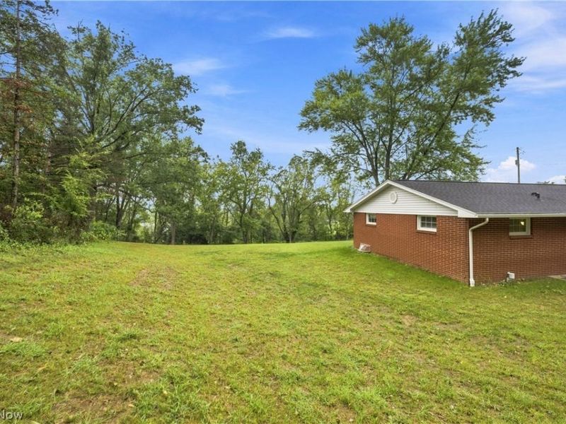 1715 Hillcrest Drive NW, Dover, OH 44622 Photo 8