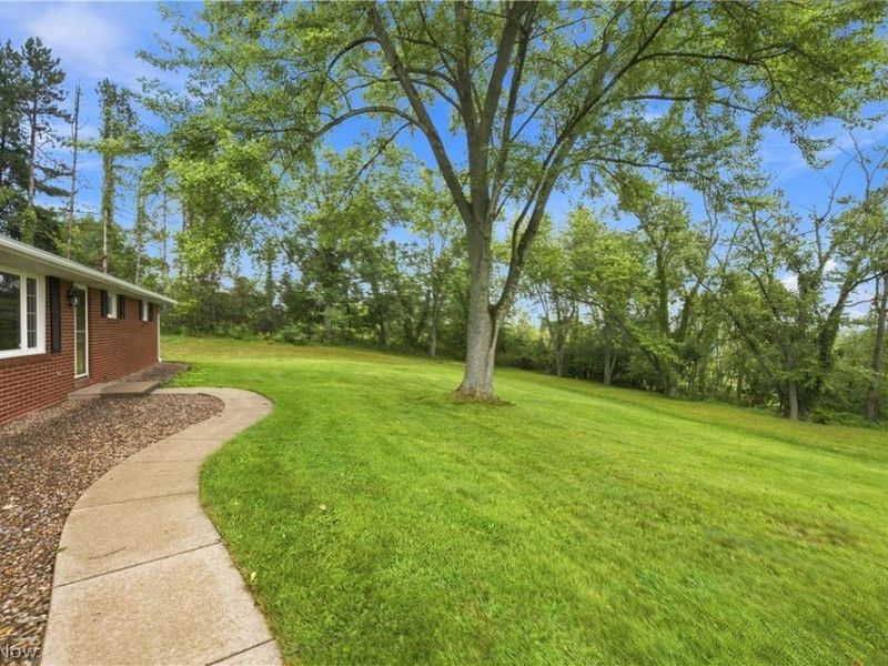 1715 Hillcrest Drive NW, Dover, OH 44622 Photo 9