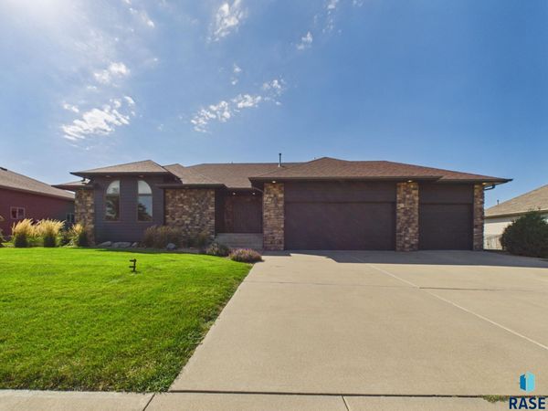 509 S Horizon Cir, Sioux Falls, SD 57106