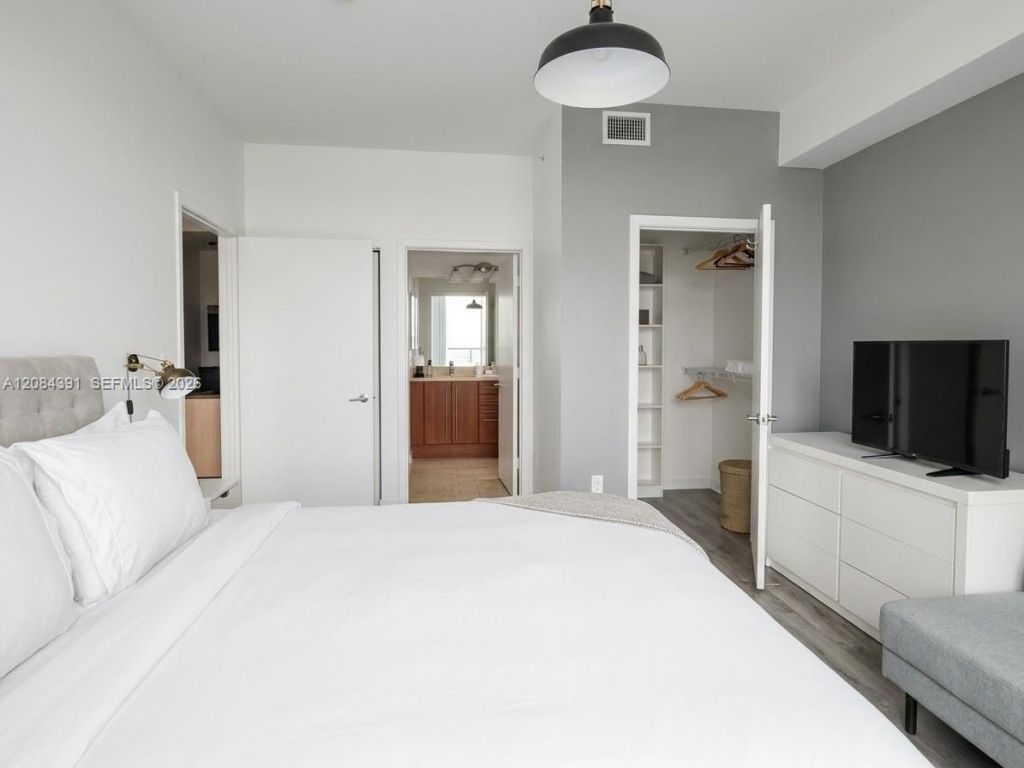 79 SW 12th St , Unit 2410-S, Miami, FL 33130 Photo