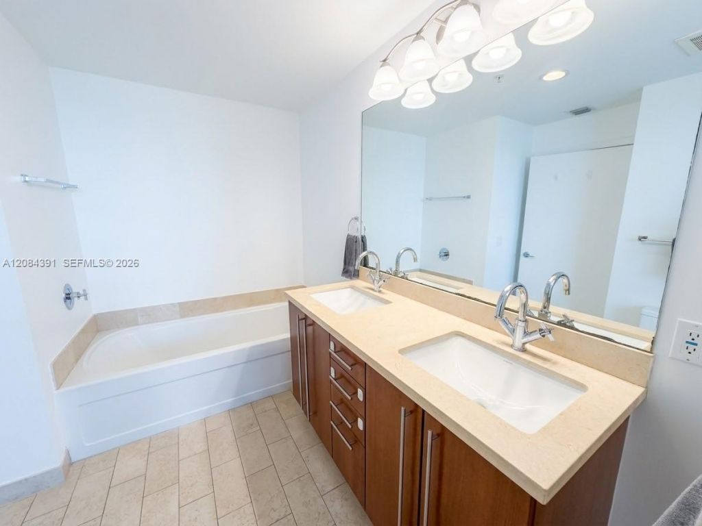 79 SW 12th St , Unit 2410-S, Miami, FL 33130 Photo