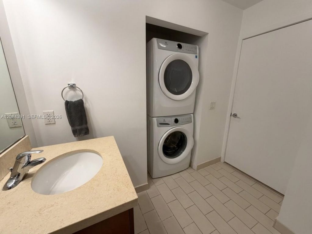 79 SW 12th St , Unit 2410-S, Miami, FL 33130 Photo