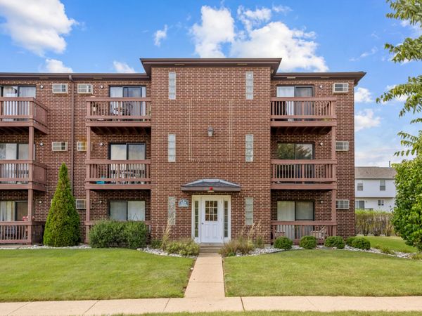 1110 Cedar Street , Unit 3B, Glendale Heights, IL 60139