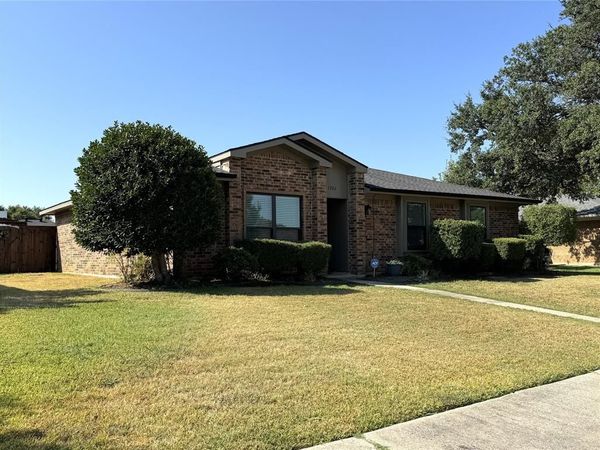 1762 Glencairn Lane, Lewisville, TX 75067