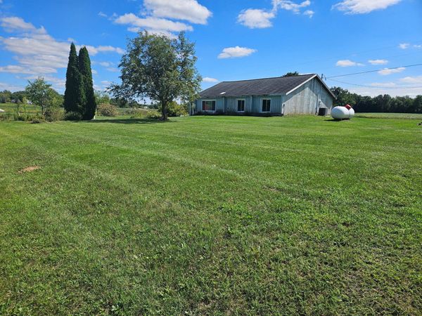 6597 W Walton Road, Blanchard, MI 49310